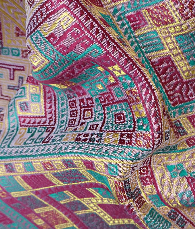 Silk-like Polyester Jacquard Fabric para sa Thai Pha Sinh Sarong